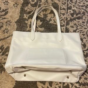 Lots of room tote, great for traveling